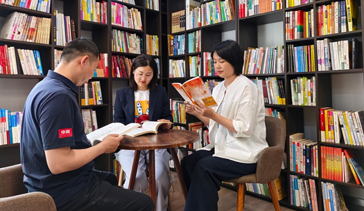 翻開“城發(fā)”這本書，每一頁，都是鄭州的煙火與遠(yuǎn)方